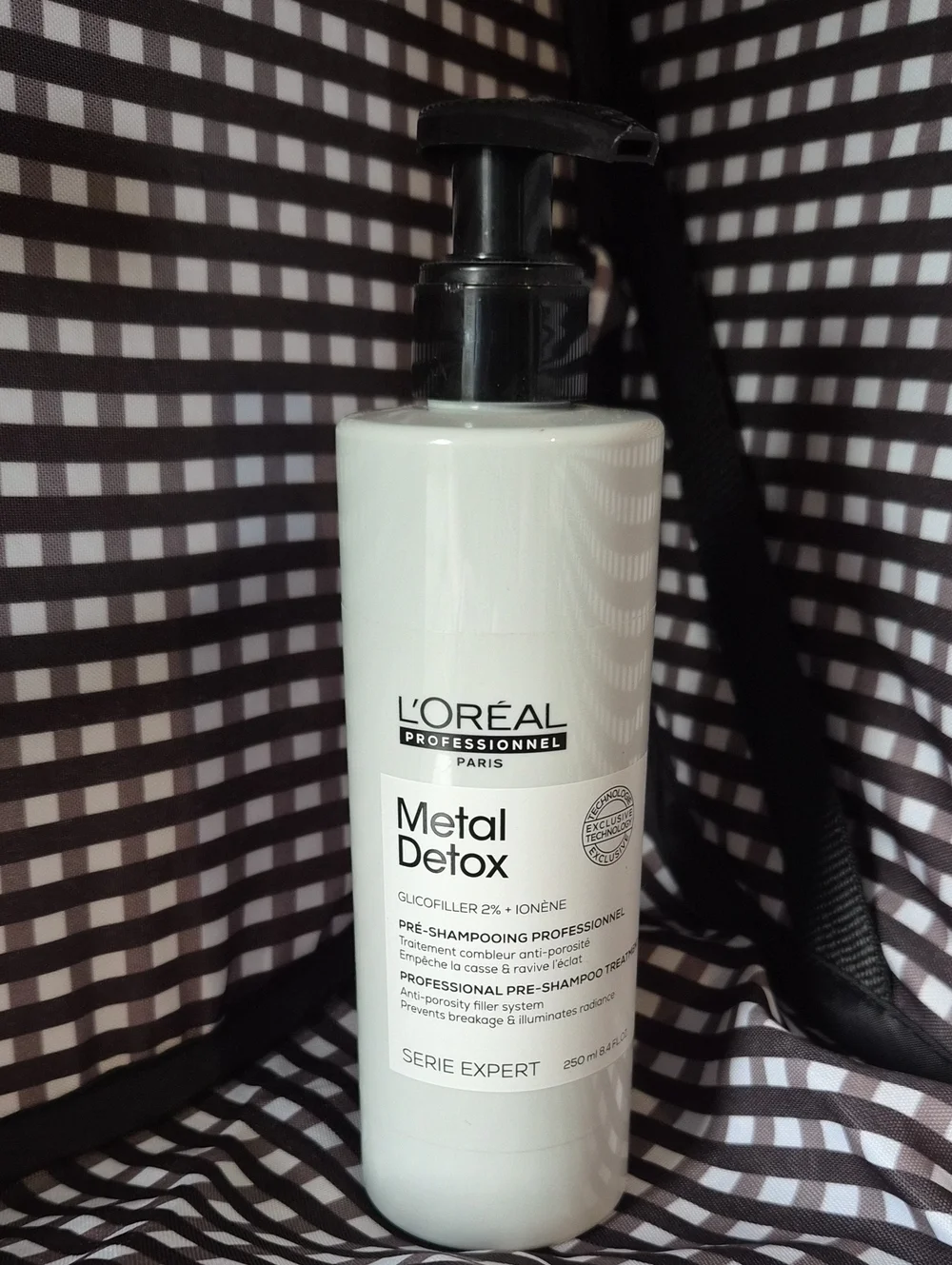 L'Oréal Professionnel Serie Expert Metal Detox Pre-Shampoo Treatment, an 8.4 fl